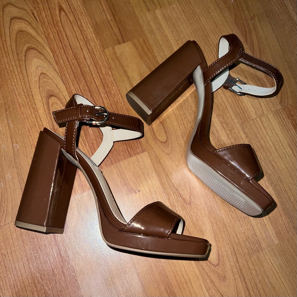 Steven Madden Brown Patent Block Heel sz 5.5